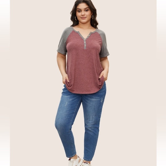 BloomChic Colorblock Contrast Roll Raglan Sleeve Button Detail Notched T-shirt - Picture 4 of 5